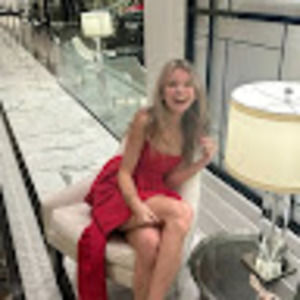 Meet your Posher, Caroline